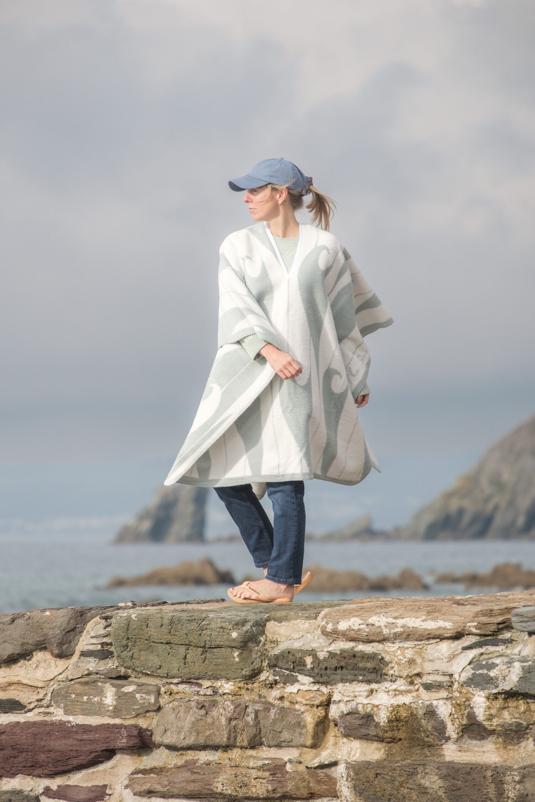 Fluff Poncho duck egg blue